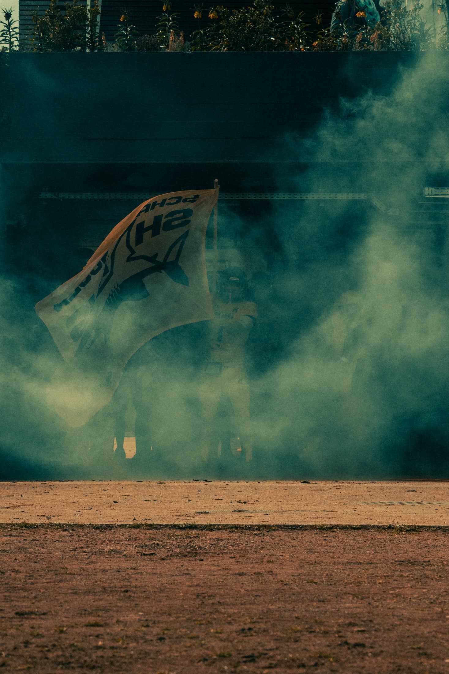 Die Schaffhausen Sharks versammeln sich unter der Teamfahne